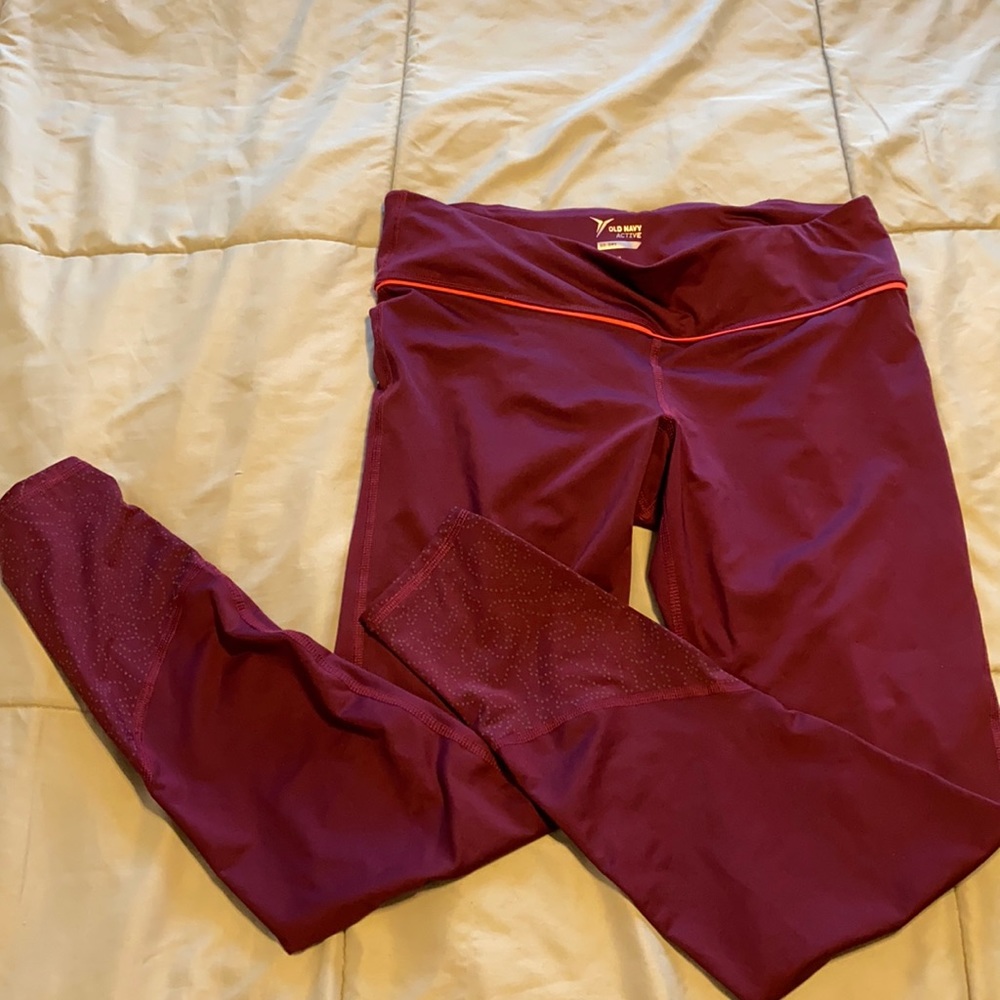 Large Old Navy go dry leggings maroon